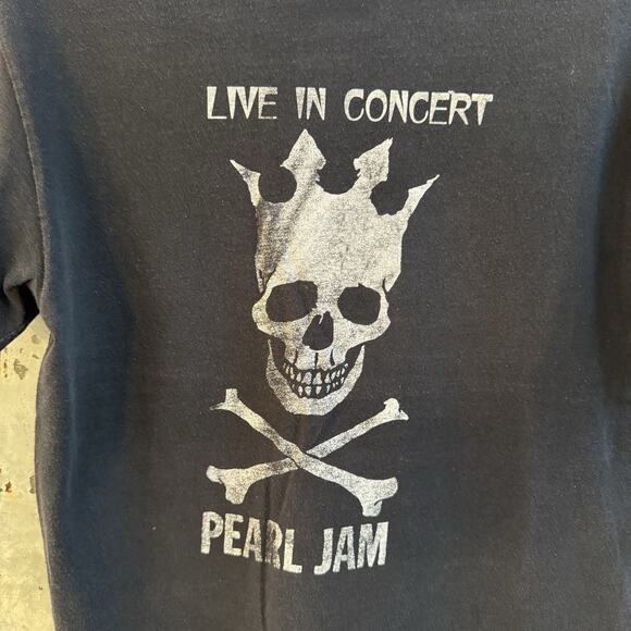 Vintage 2003 Pearl Jam Riot Act Tour Buzzcocks Skull Canada Black Medium T Shirt - Picture 2 of 5